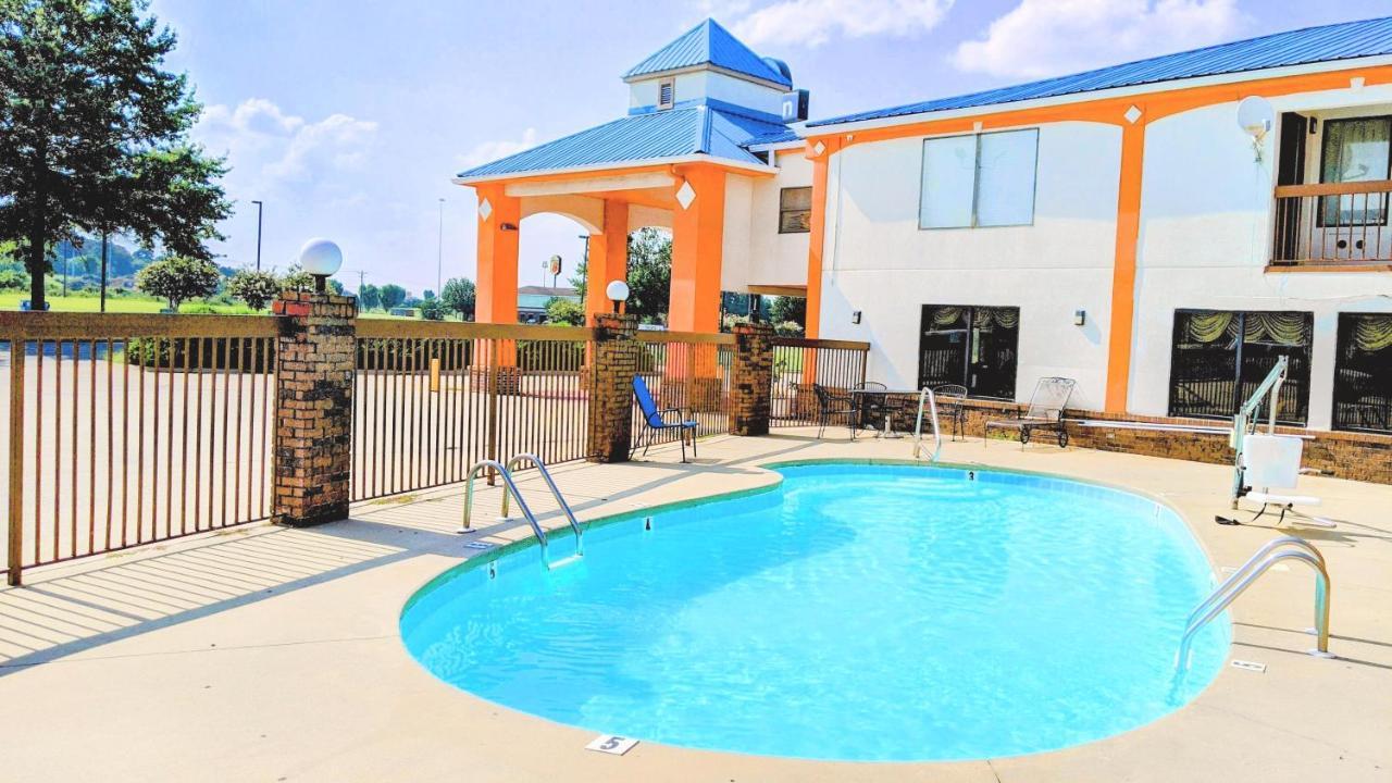 Quality Inn & Suites Decatur Priceville I-65 Экстерьер фото