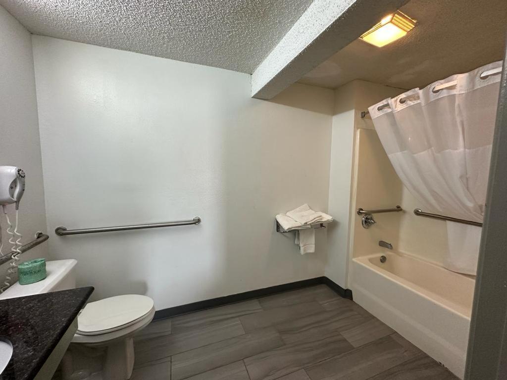 Quality Inn & Suites Decatur Priceville I-65 Экстерьер фото